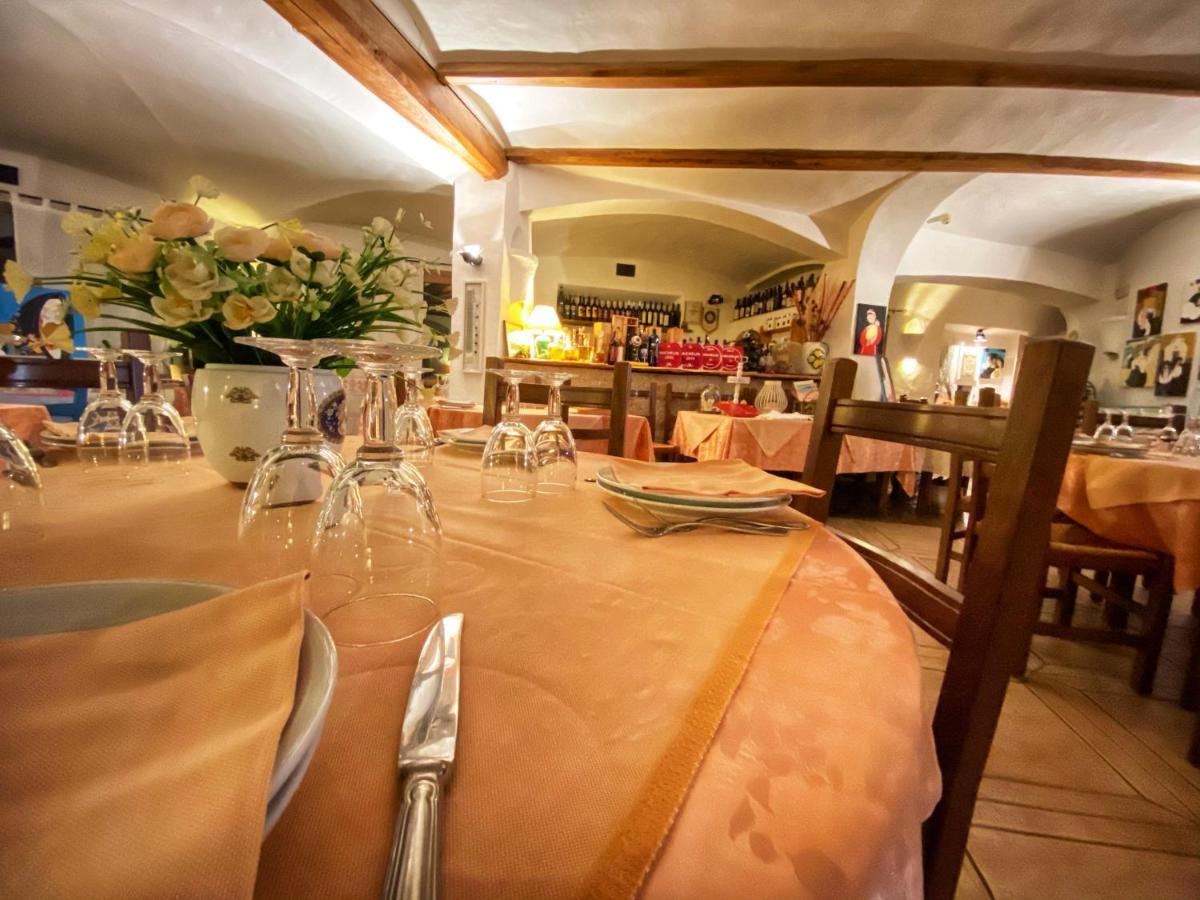 Locanda Tipica Sa Corte โอเลียนา ภายนอก รูปภาพ