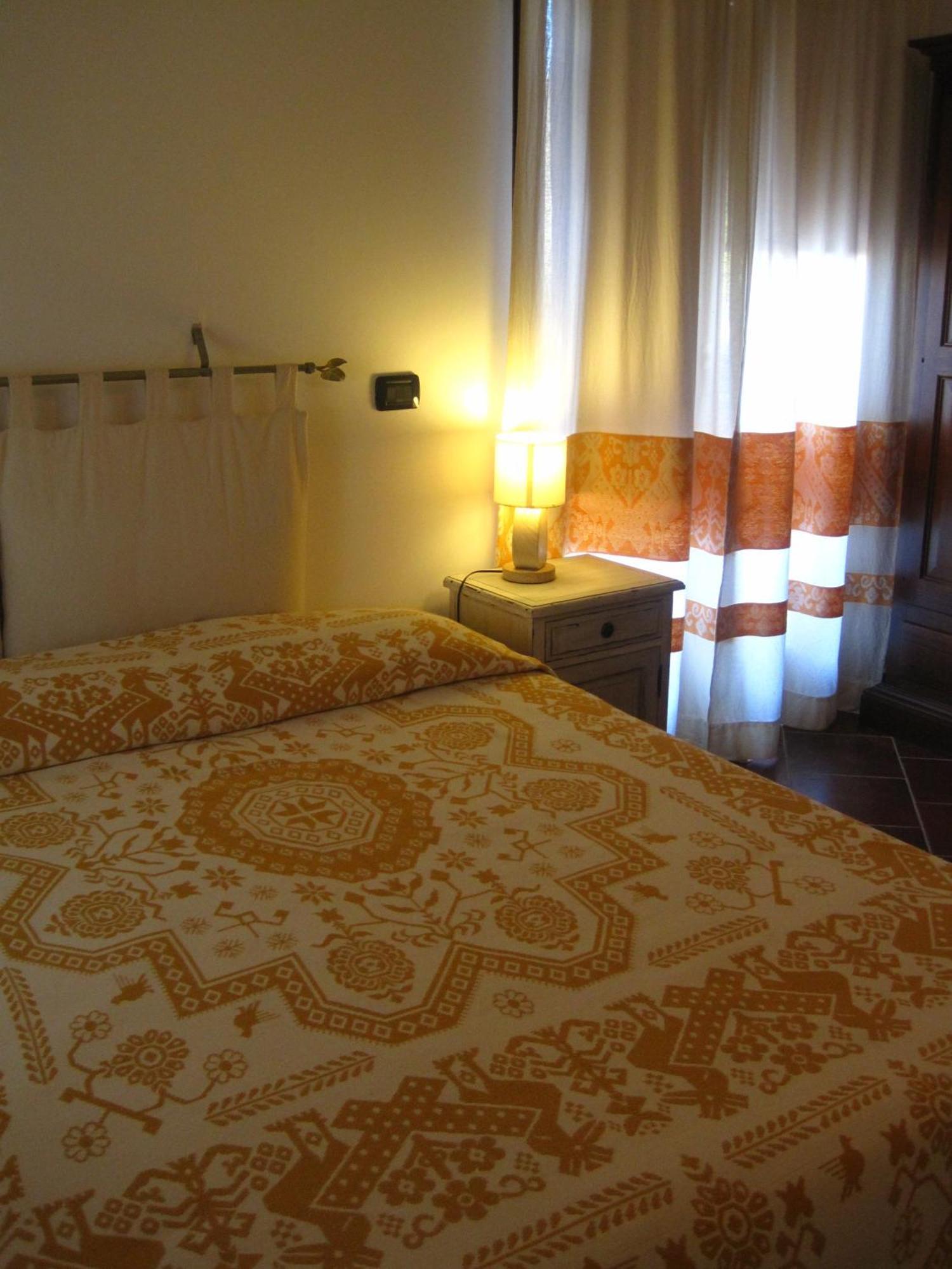 Locanda Tipica Sa Corte โอเลียนา ภายนอก รูปภาพ