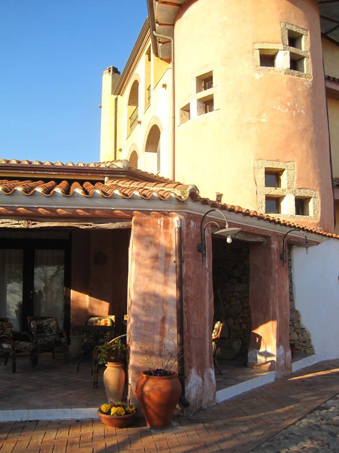 Locanda Tipica Sa Corte โอเลียนา ภายนอก รูปภาพ