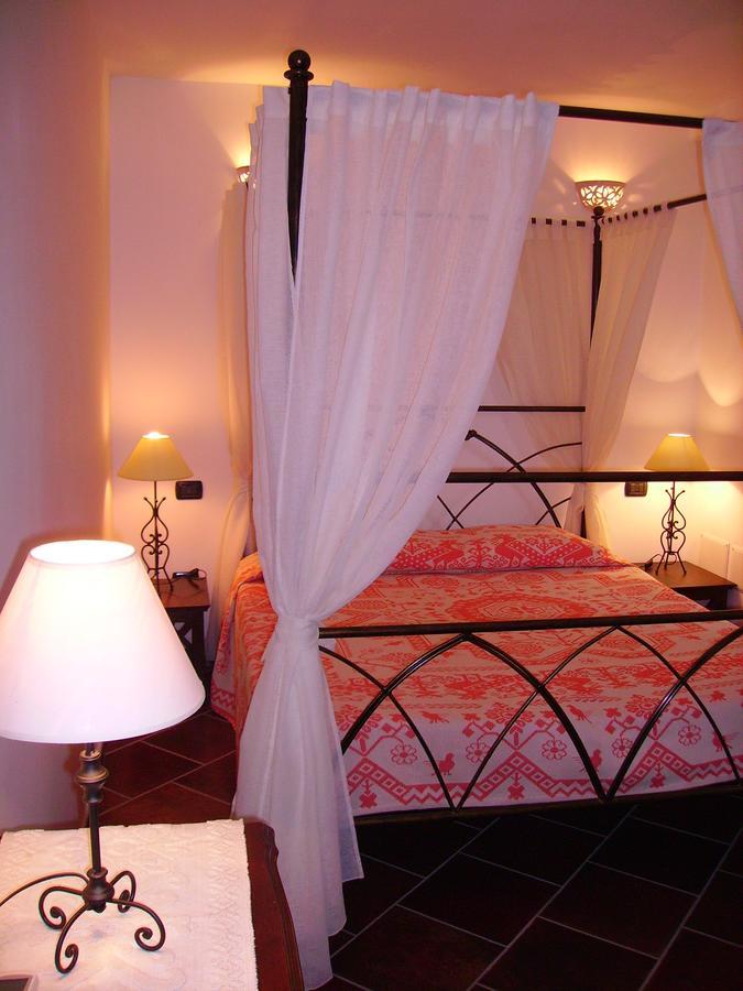 Locanda Tipica Sa Corte โอเลียนา ภายนอก รูปภาพ