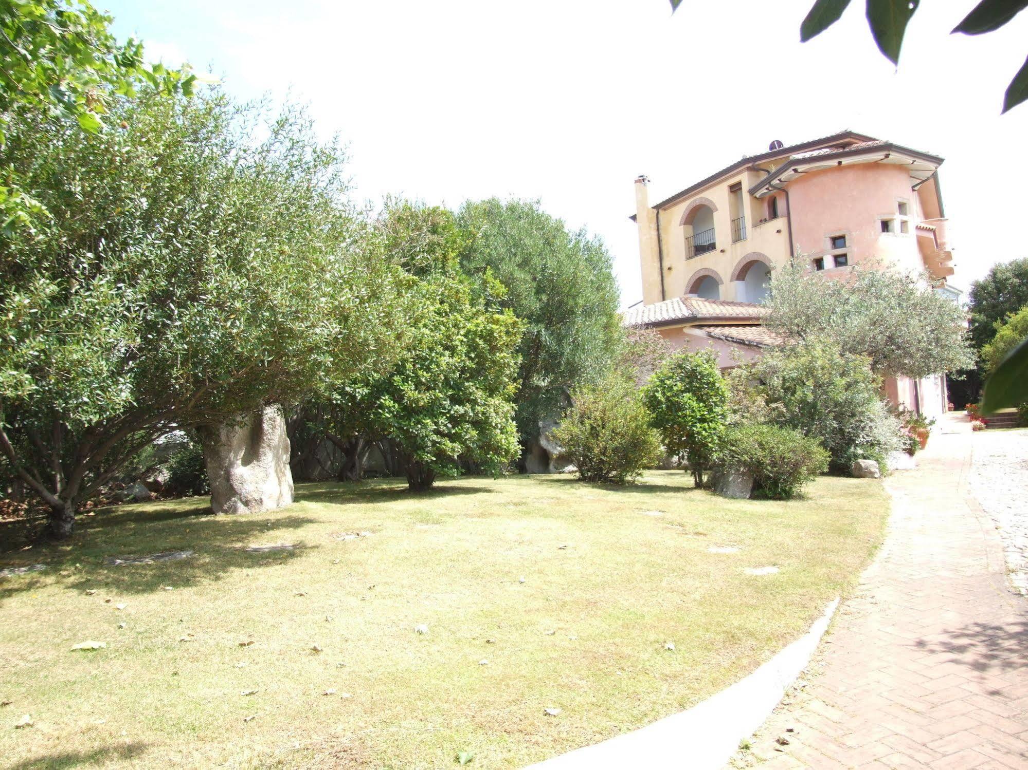 Locanda Tipica Sa Corte โอเลียนา ภายนอก รูปภาพ